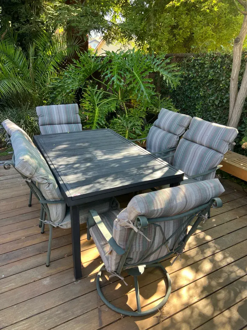 Patio Set Of Six Chairs & Metal Table
