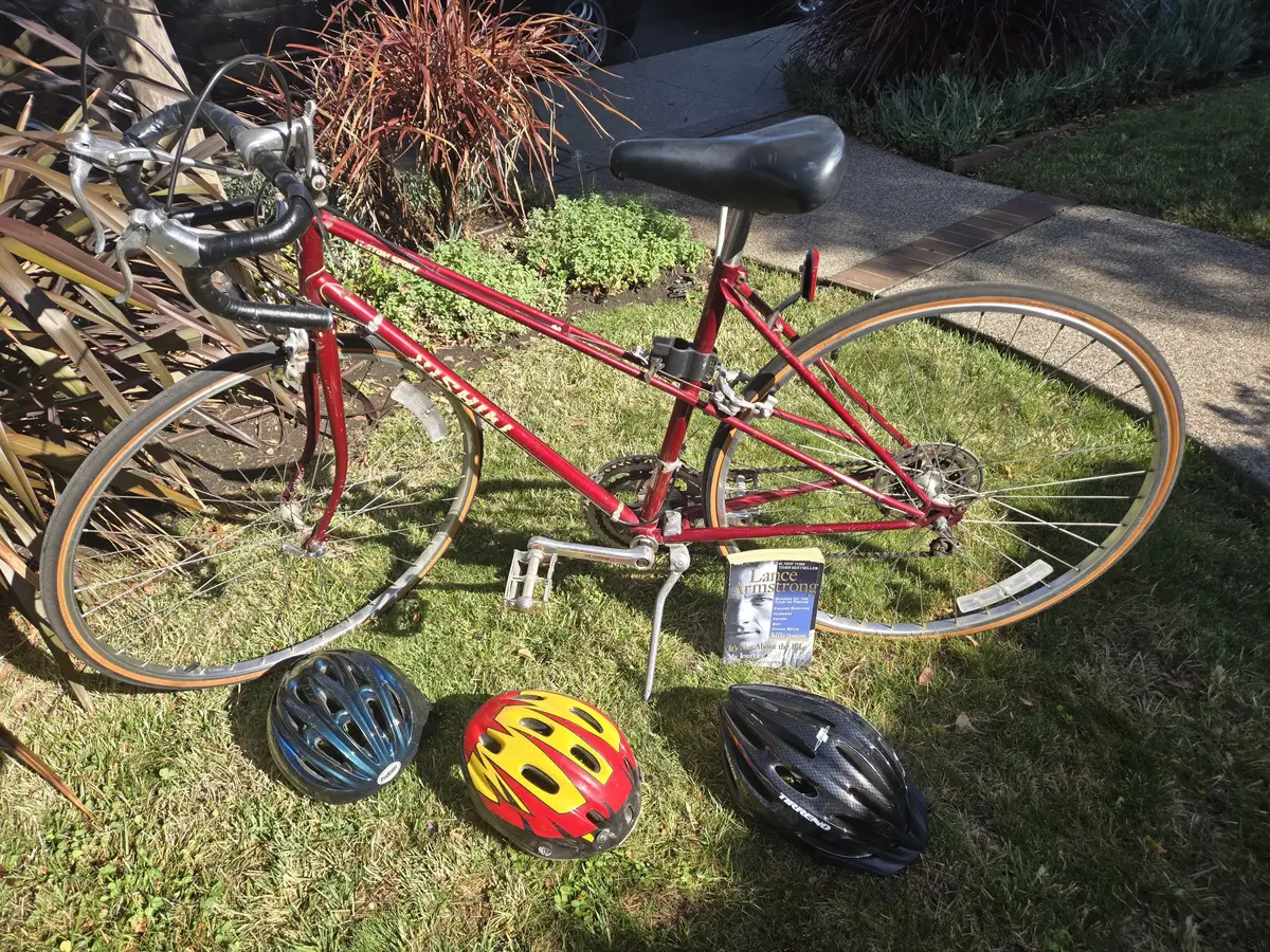 Vintage Nishiki Road Bike with 3 Helmets