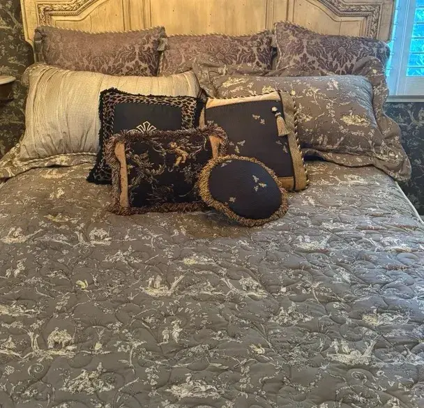 Elegant Toile Bedding Set with Coordinating Decorative Pillow Covers (11 pcs)