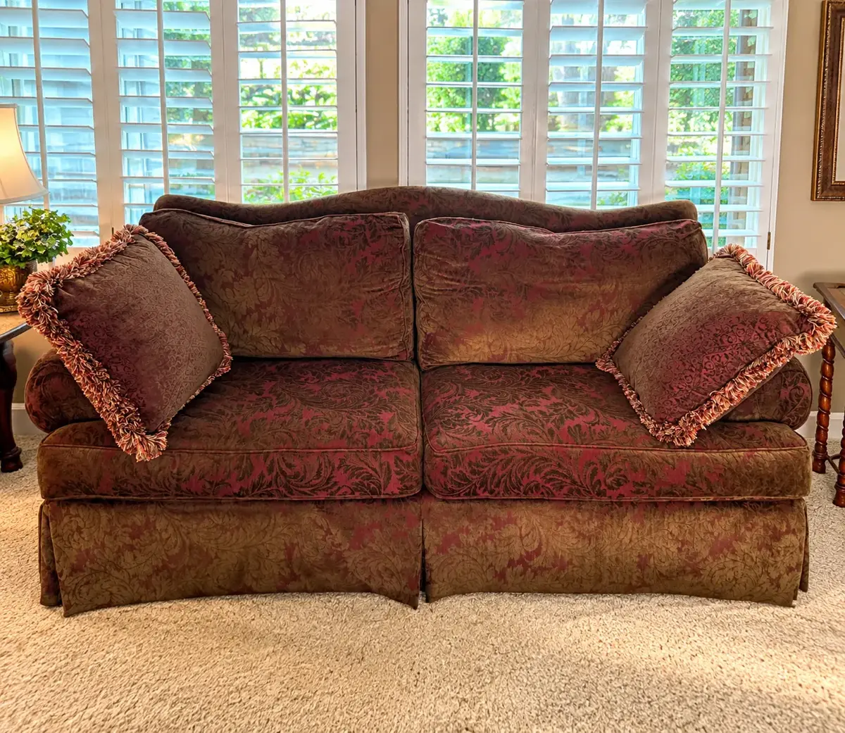 Thomasville Traditional Upholstered Sofa with Decorative Pillows