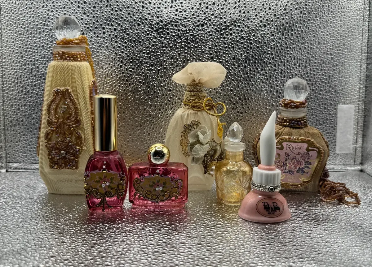 Assorted Decorative  Vanity Accessories (7 pcs)
