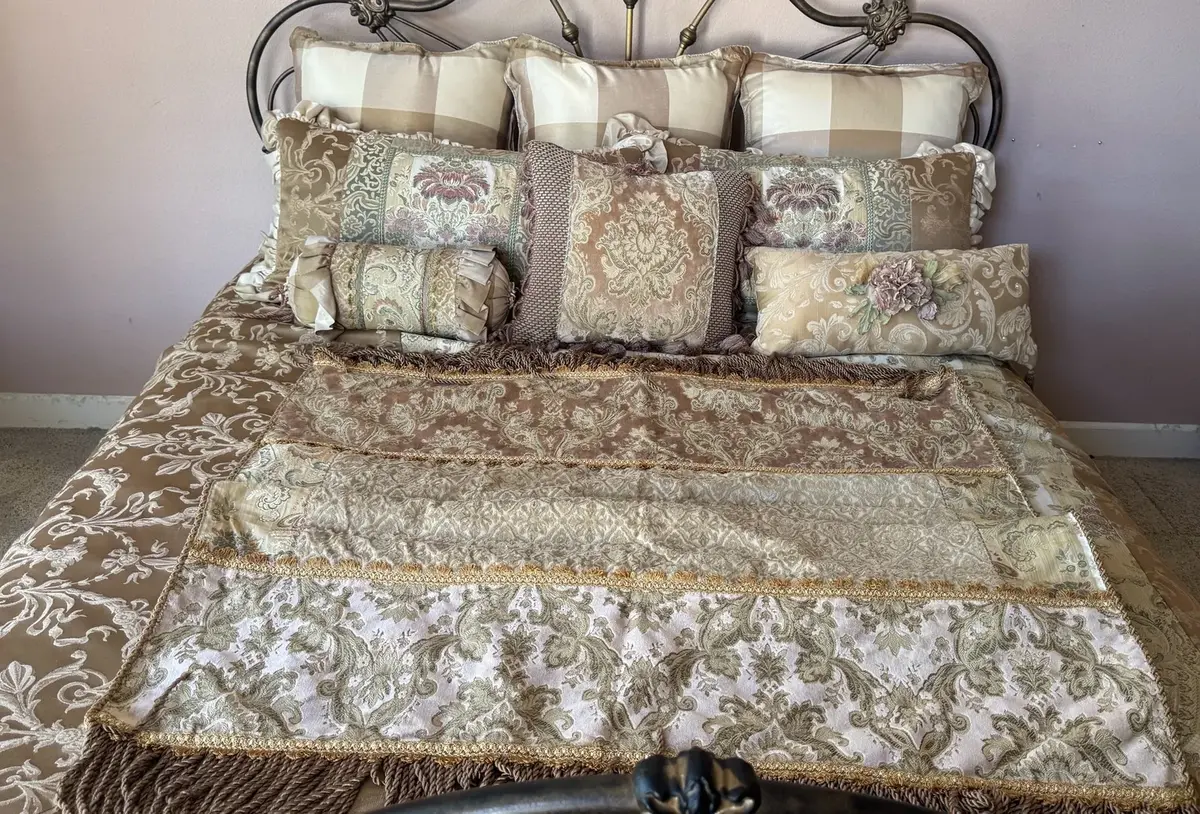 California King Bedding & Coordinating Decorative Pillow Set