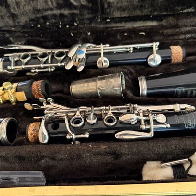 Vintage Bundy Resonite clarinet, disassembled and stored in its original velvet-lined hard case.
