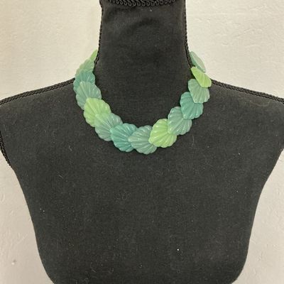 Vintage Green Molded Glass Shell Motif Collar Necklace