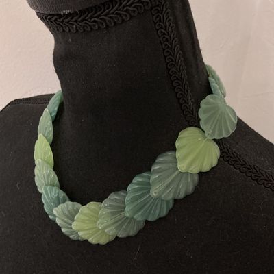 Vintage Green Molded Glass Shell Motif Collar Necklace