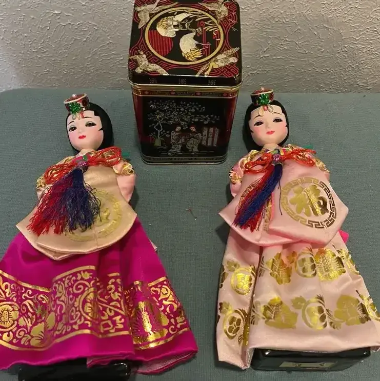 Pair Of Vintage Traditional Korean Hanbok Dolls With Chinese Tea Tin