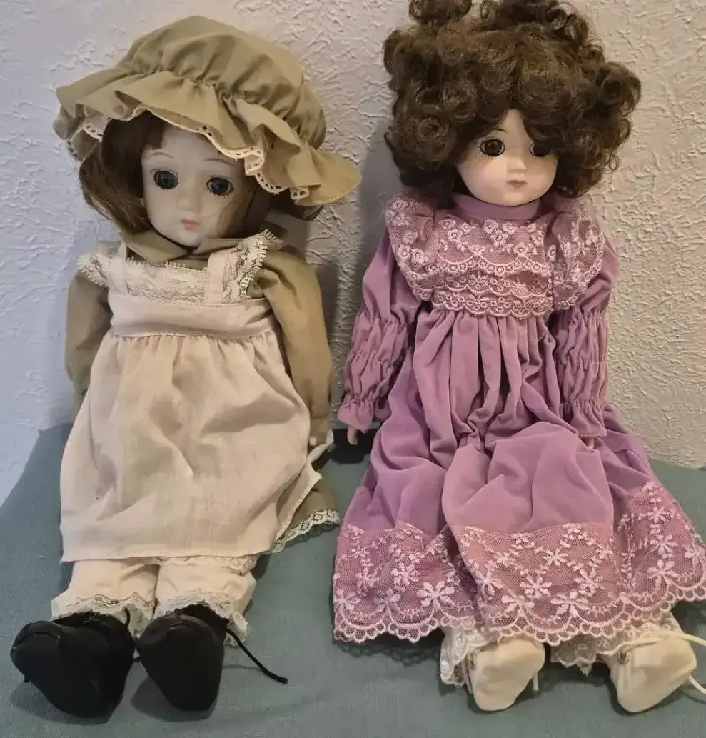 Pair Of Vintage Porcelain 80s Dolls With Brown Hair Bonnets & Lace Dresses