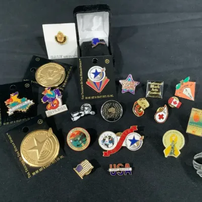 Souvenir & Collectible Pins