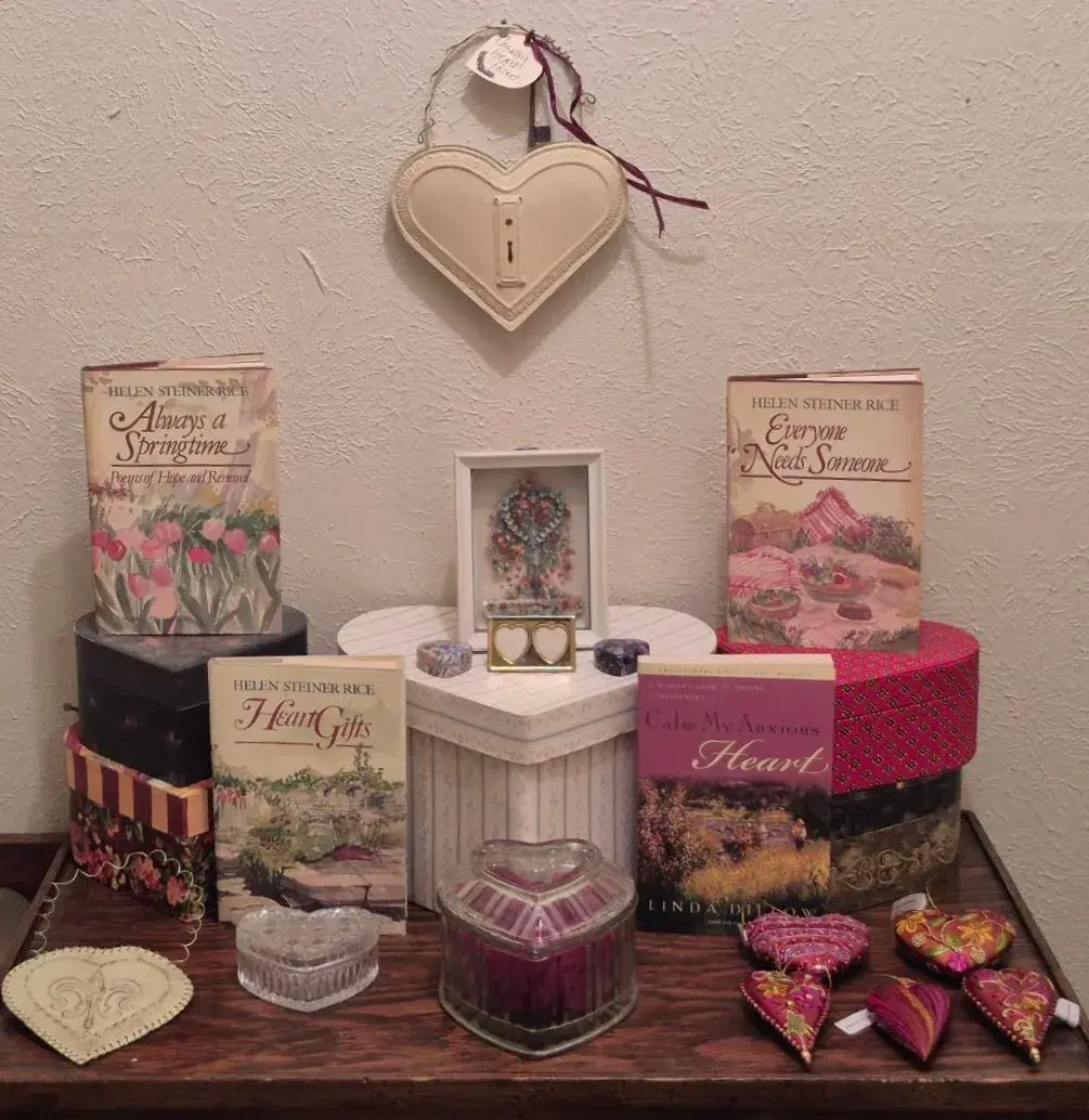 Vintage clear pressed-glass heart-shaped trinket box & Heart Shaped storage boxes w Lids Assortment 