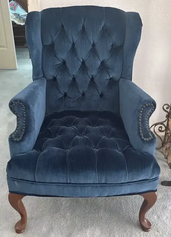 Royal Blue Button Tuffed Accent Chair 1 