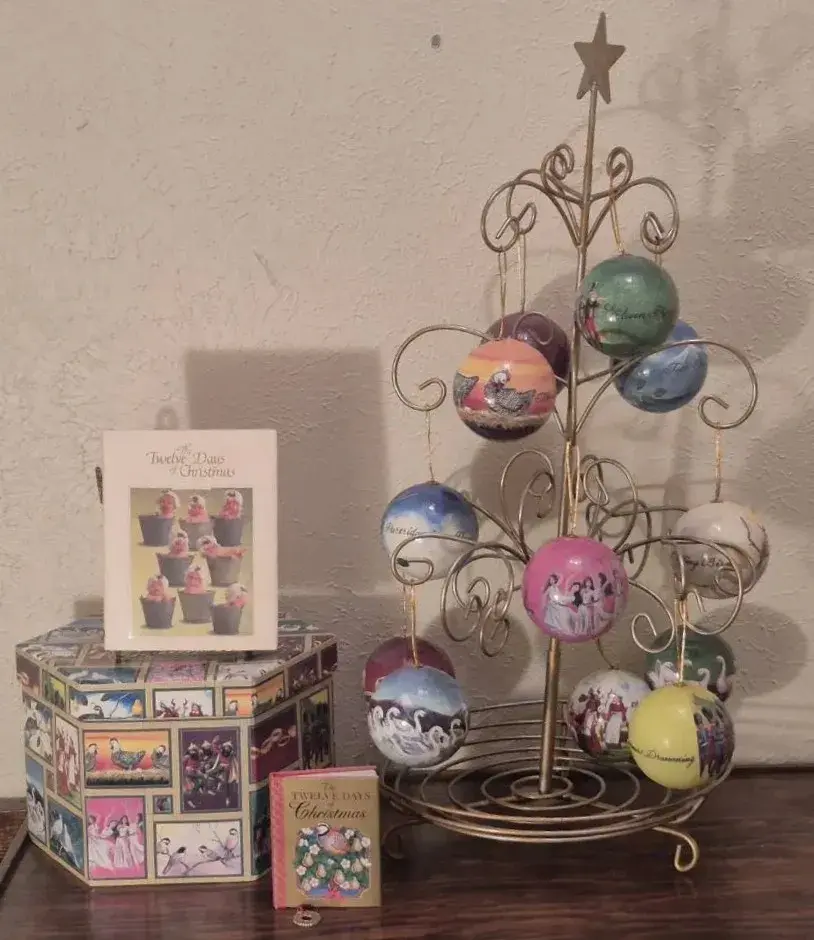 The Twelve Days Of Christmas Table Top Tree & Bulbs Set