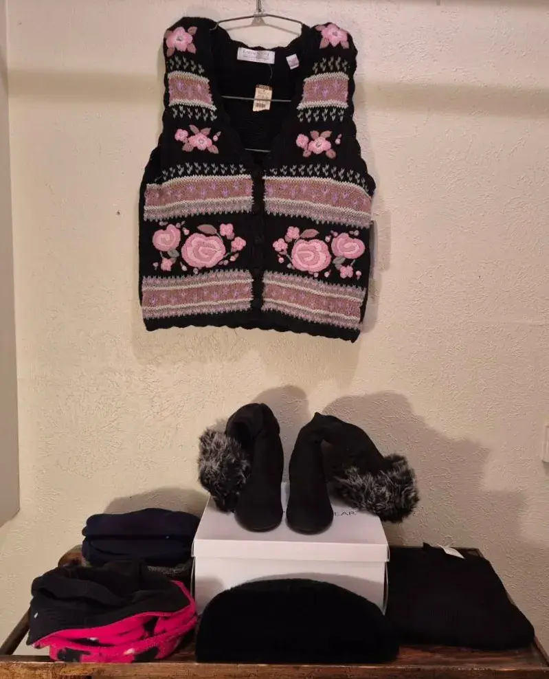 Women's Boots Size 8 Sweaters & Hats Assortment By Karen Scott Coldwater Creek and Report Footwear 