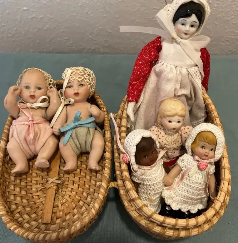 Vintage Miniature Porcelain Dolls (6) In Hinged Basket
