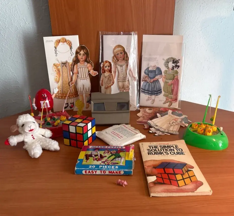 Vintage Sawyers Viewmaster Paper Dolls Rubik’s Cube And More 