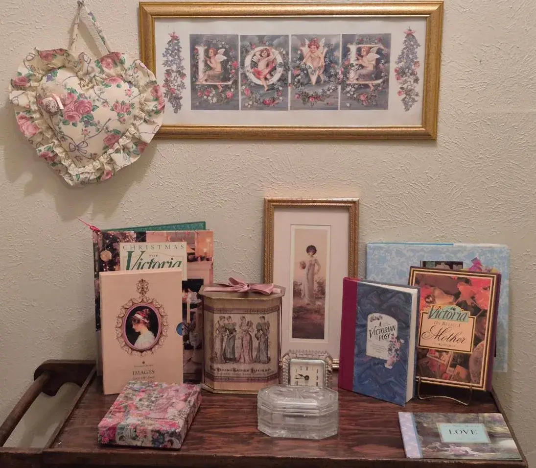 Vintage octagonal cut-glass trinket/jewelry box & Quartz Clock with Victoria Book Assortment 
