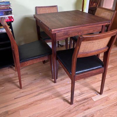 Mcm Hibriten table that expands with 4 chairs 
