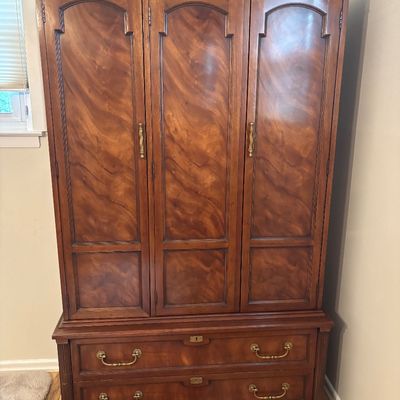 Mcm Drexel
Heritage armoire 