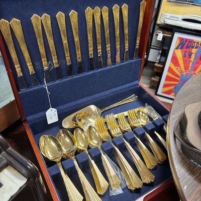 Service of 12 gold gilded silverware in box 
