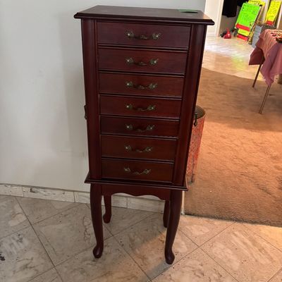 Jewelry box 