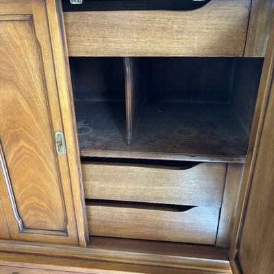 Mcm armoire Drexel 