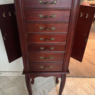 Jewelry box 