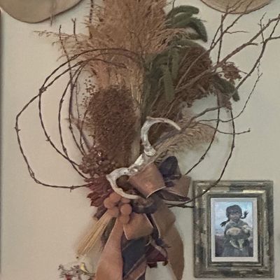 Sale Photo Thumbnail #250: Rustic Western-Style Dried Floral Wall Swag with Antler