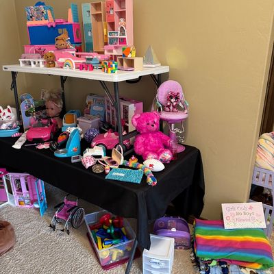 So many gently used toys 