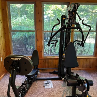 Hoist V4 Home Gym with Leg Press LIKE NEW!