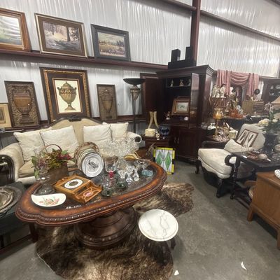 Traditional Carved Oval Pedestal Coffee Table