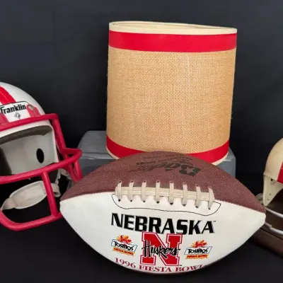 LCJ047 - Nebraska Cornhuskers 1996 Fiesta Bowl Football/Helmet Lamp/Franklin Helmet