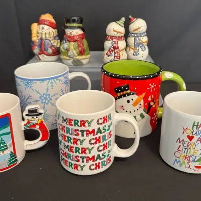 LCJ098 - Christmas Snowman Ceramic Salt/Pepper, Shakers And Christmas And Winter Mugs