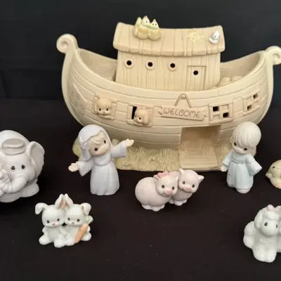 LCJ079 - Precious Moments Noah’s Ark” Two By Two”: 8 Piece Porcelain Collector Set
