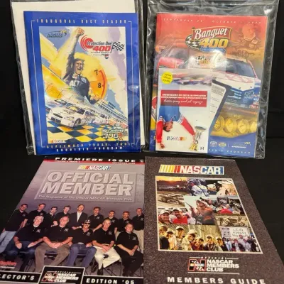 LCJ023 - Nascar Kansas Speedway Program/Official Members Club Memorabilia Leah