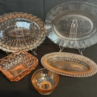 LCJ004 - 5 Pink Depression-Style Glass Serving Pieces￼