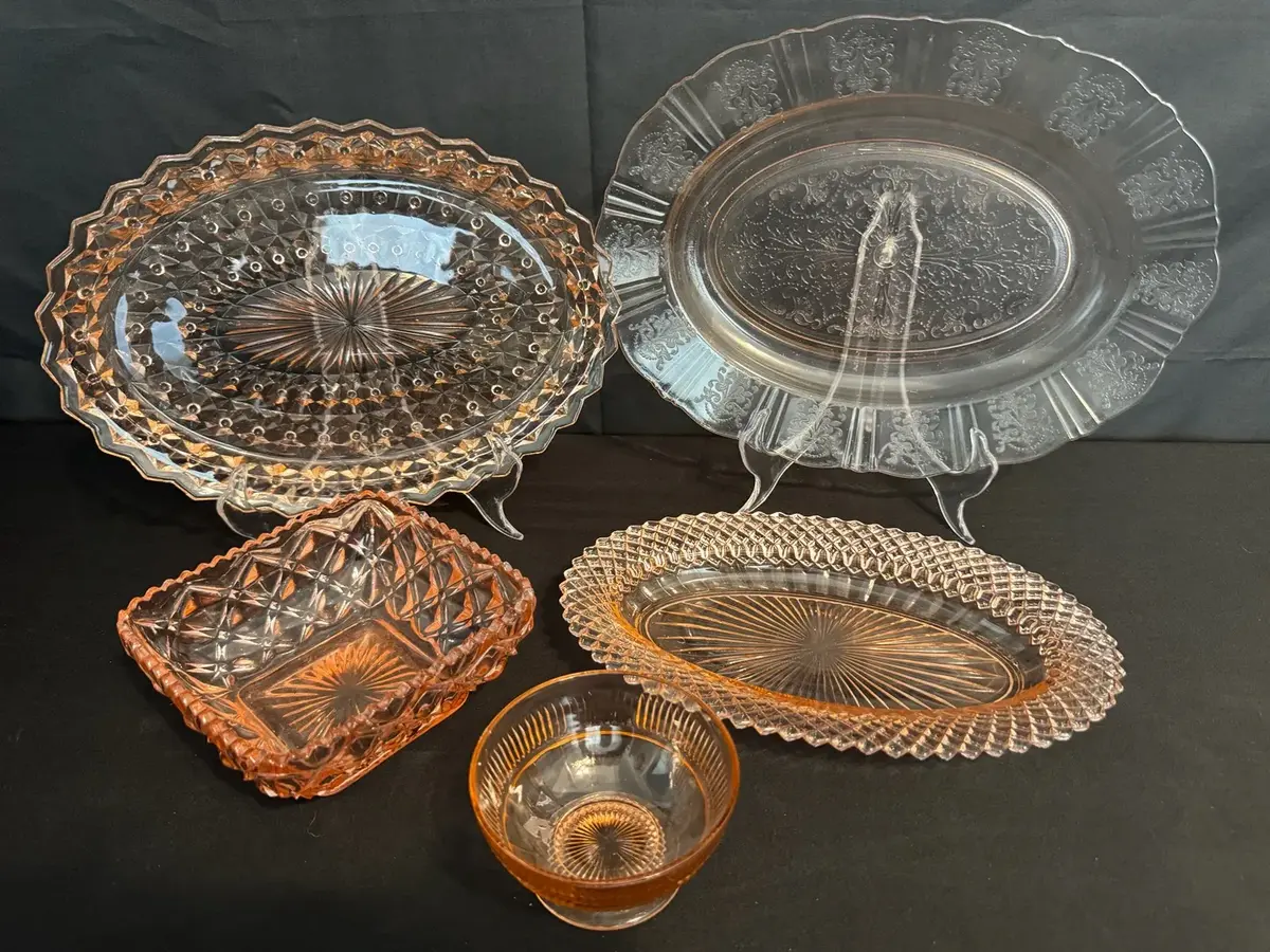 LCJ004 - 5 Pink Depression-Style Glass Serving Pieces￼