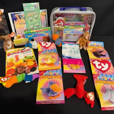 LCJ061 - Vintage Ty Tiny Beanie Babies Collector Group/Platinum Club Kit Complete/Display Cases/Acc