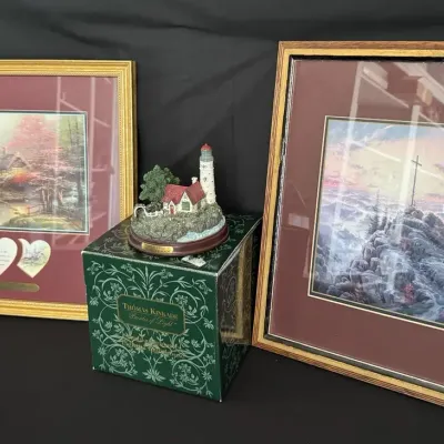LCJ003 - Thomas Kinkade Framed Prints & Illuminated Lighthouse Collectible