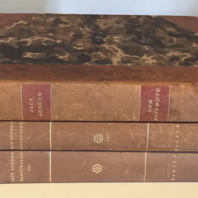 Three vintage Norwegian translation books by Jack London, featuring leather spines with gilt lettering and marbled paper boards.
