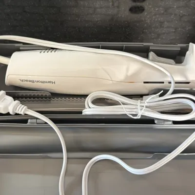 Hamilton Beach electric carving knife with serrated blades, housed in its original grey plastic storage case.