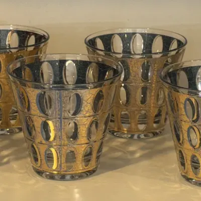 Set of six mid-century modern Culver 'Pisa' pattern lowball glasses, featuring a textured 22-karat gold and black oval design.
