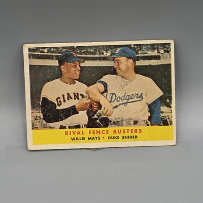 1958 Topps Rival Fence Busters #436 HOF - Willie Mays, Duke Snider