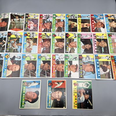 (30) 1960 Topps Baseball Cards W/ Early Wynn - Varying Conditions