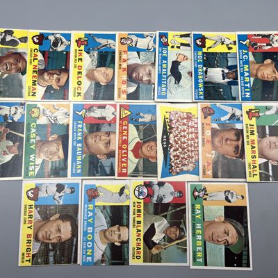 (18) 1960 Topps Baseball Cards - Varying Conditions