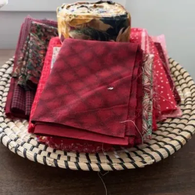 Red quilting fabric lot with fabric roll