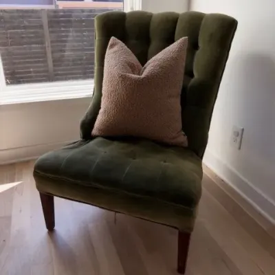 Green velvet tufted slipper chair