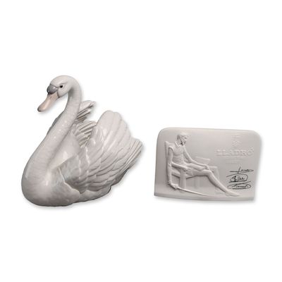 Sale Photo Thumbnail #375: 2pc Lladro Porcelain Swan Figurine 01005231and Charter Member Plaque 01017601