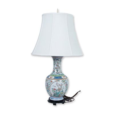 Sale Photo Thumbnail #5: Vintage Chinese Famille Rose Porcelain Vase Lamp