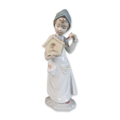 Sale Photo Thumbnail #40: Lladro Porcelain Figurine A Brushstroke of Dreams 6891