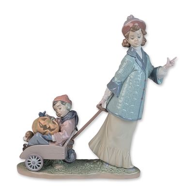 Sale Photo Thumbnail #24: Lladro Porcelain Figurine, Pumpkin Ride with Box 01006244