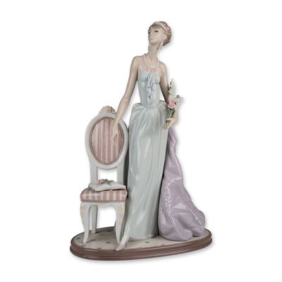 Sale Photo Thumbnail #344: Lladro A Lady of Taste Porcelain Sculpture 1495